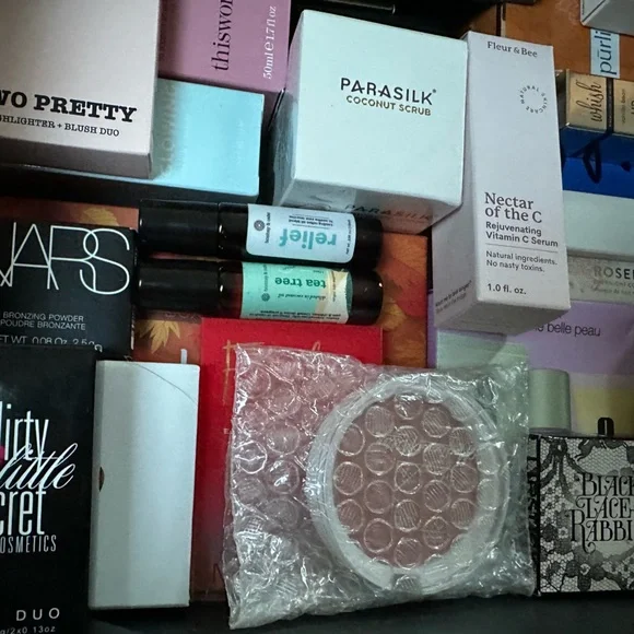 🔥💋 NWT MAKEUP/SKINCARE/HAIR BUNDLE: EVERYTHING IN BOX!!! 💄🔥 - Picture 4 of 10